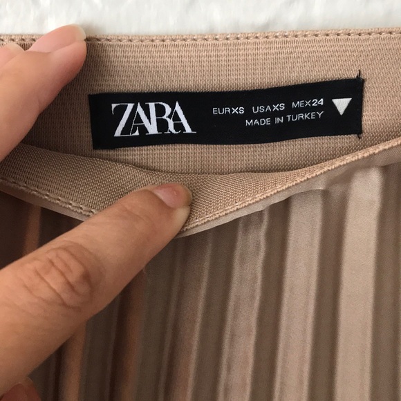 Zara Pleated Skirt - Picture 3 of 3
